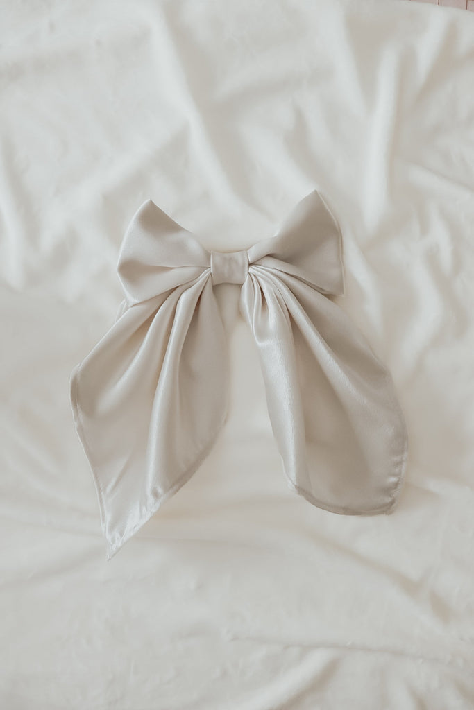Ivorie Holiday Luxury Large Bow Clip