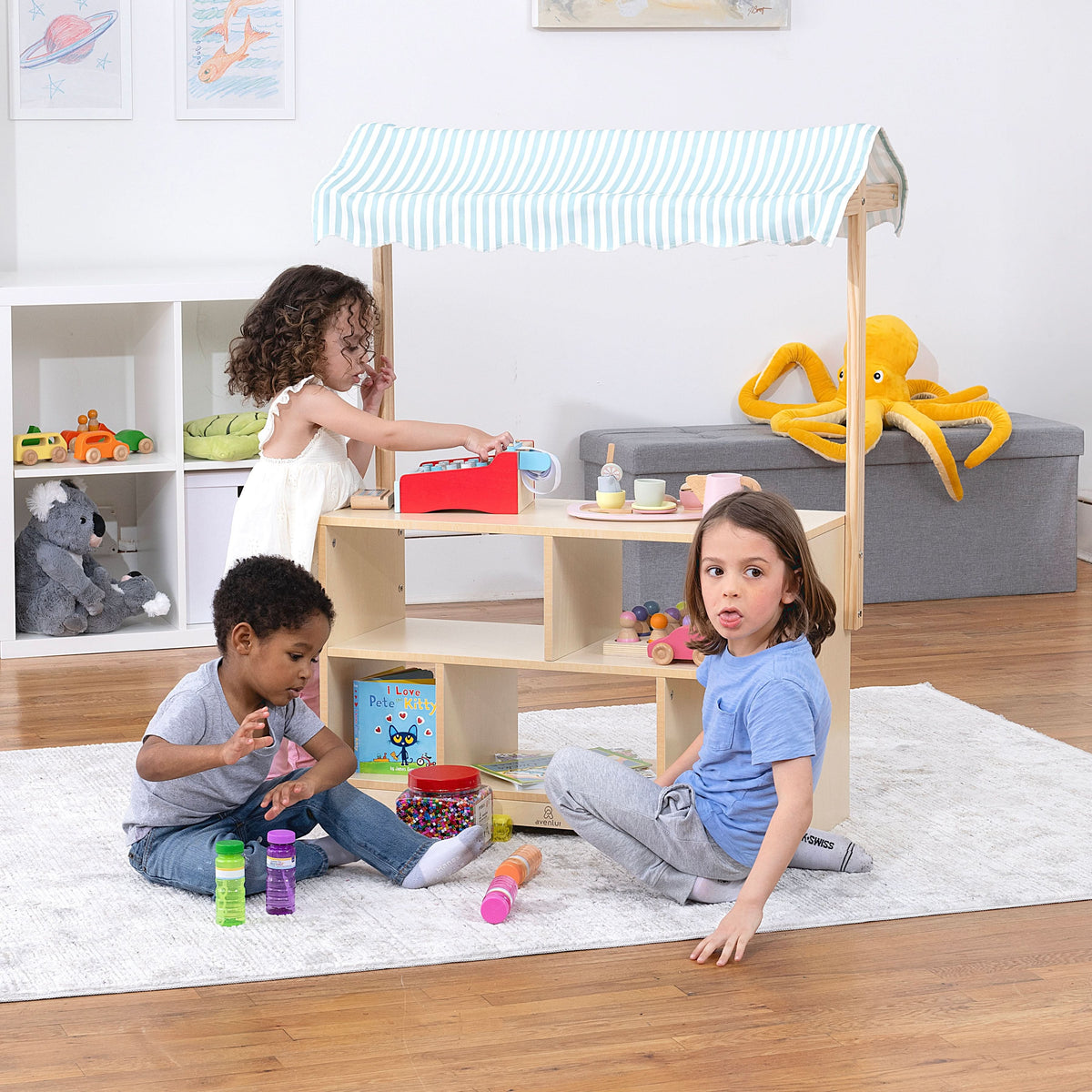 Three Little Tots Holly Wooden Market Stand Kids' Pretend Play Shop and Display Shelf