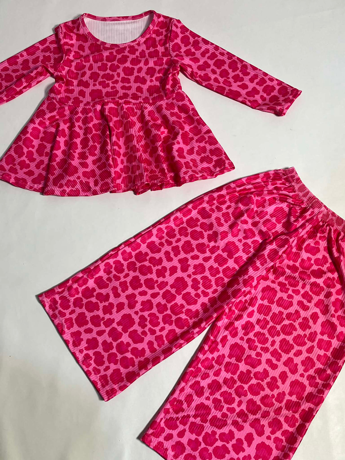 Three Little Tots Pink leopard ribbed lounge set, supplementary photo