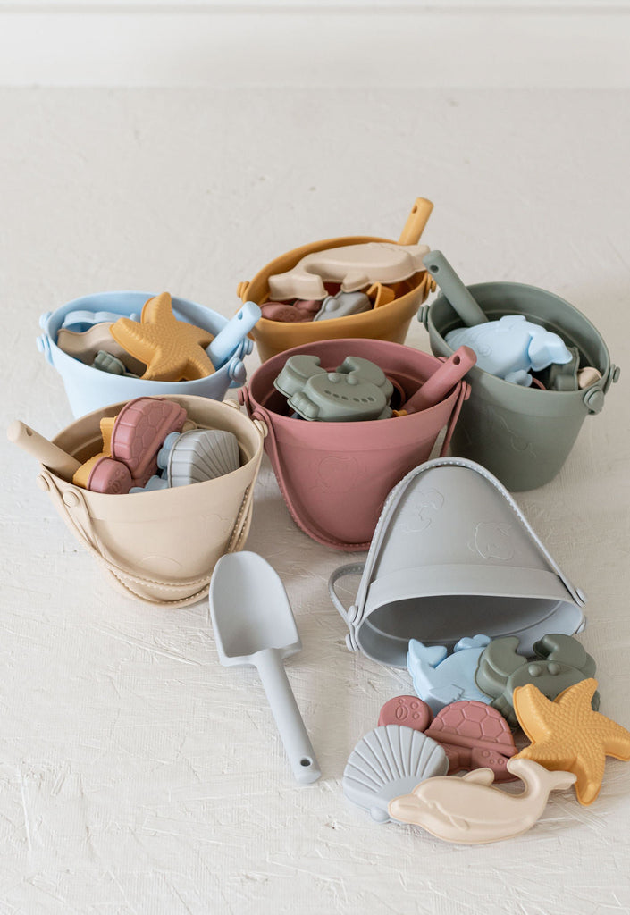 Silicone Sand bucket with toys and shovel