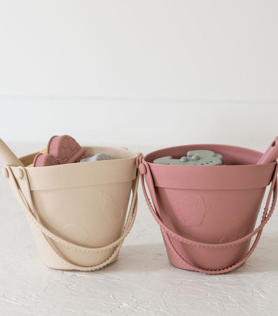 Silicone Sand bucket with toys and shovel