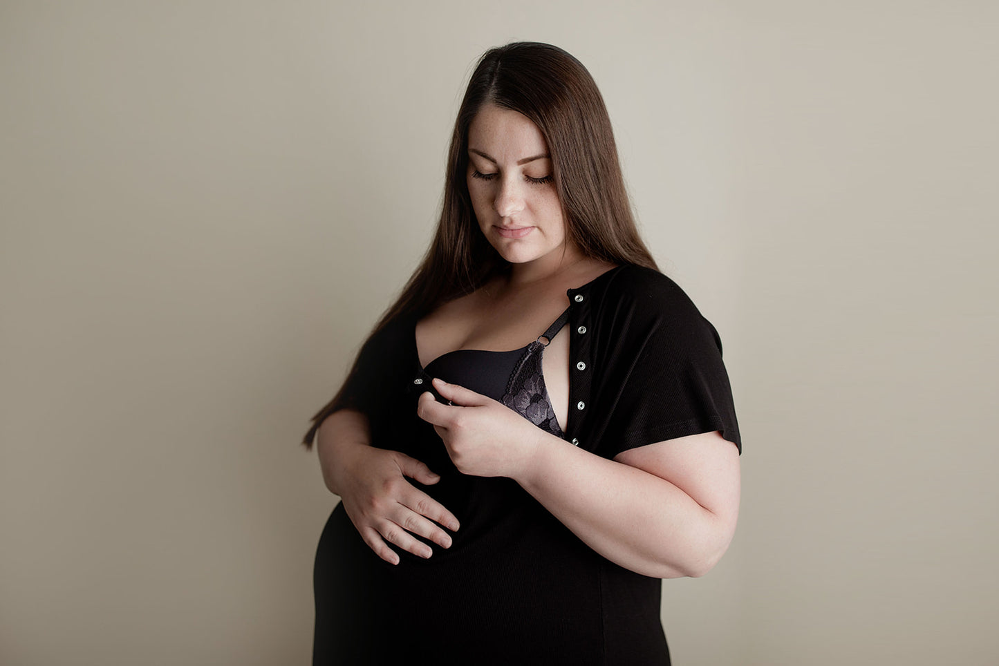 Plus size hospital gown for labor with snaps for easy breastfeeding, skin-to-skin, and IV access.