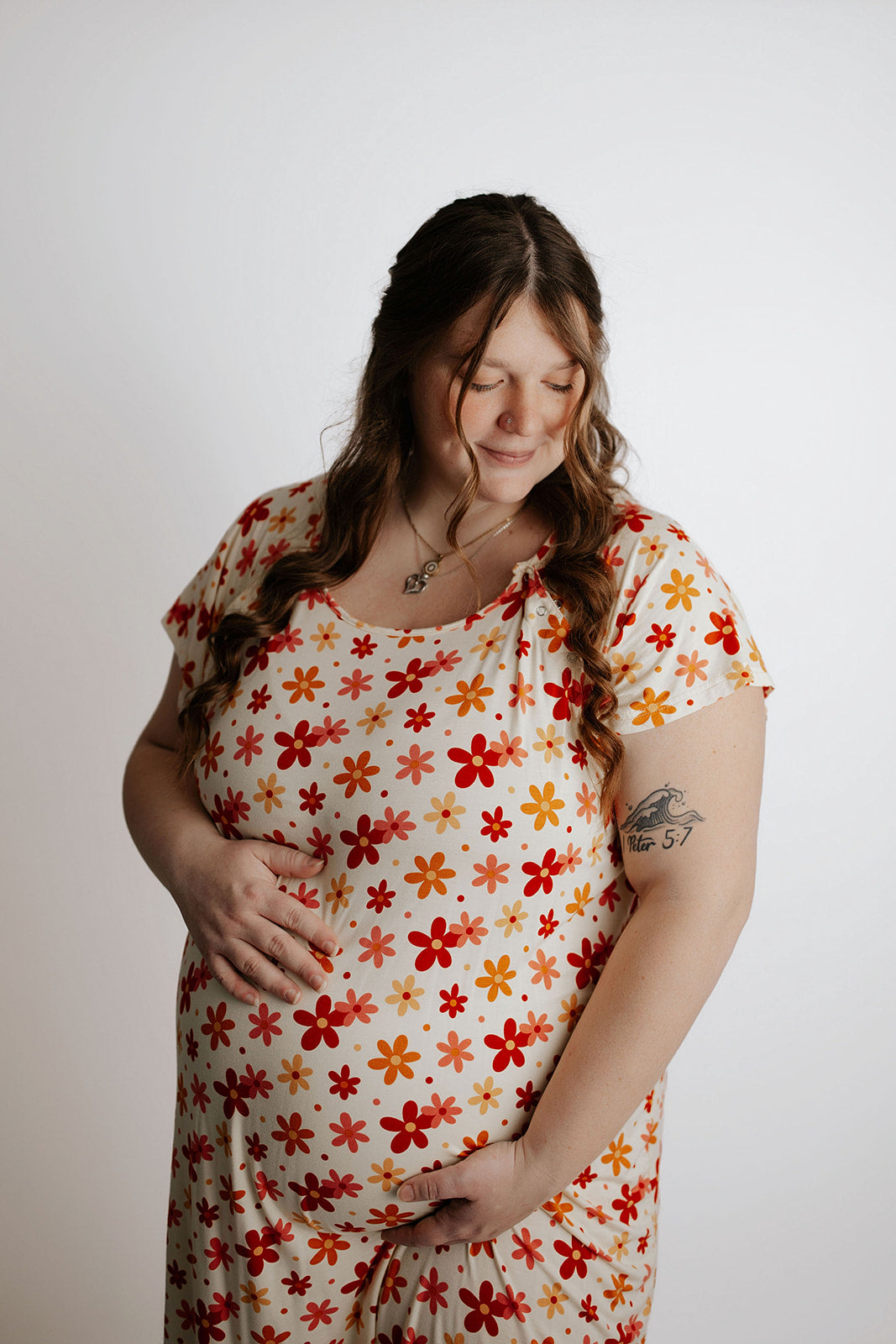 Three Little Tots Plus Size 70s Groovy Mommy Labor and Delivery Nursing Hospital Gown, extra product detail