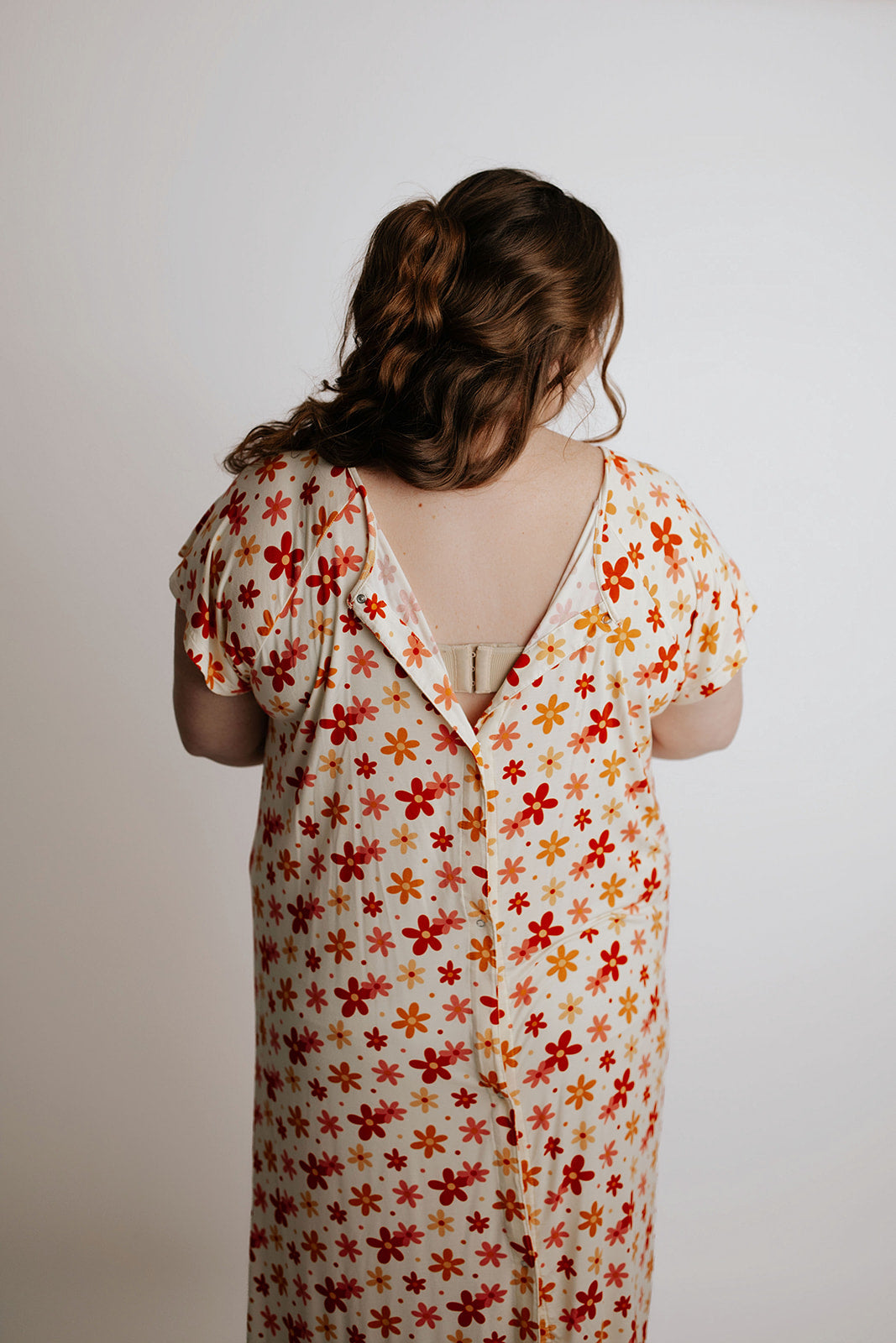 Three Little Tots Plus Size 70s Groovy Mommy Labor and Delivery Nursing Hospital Gown, supplementary photo