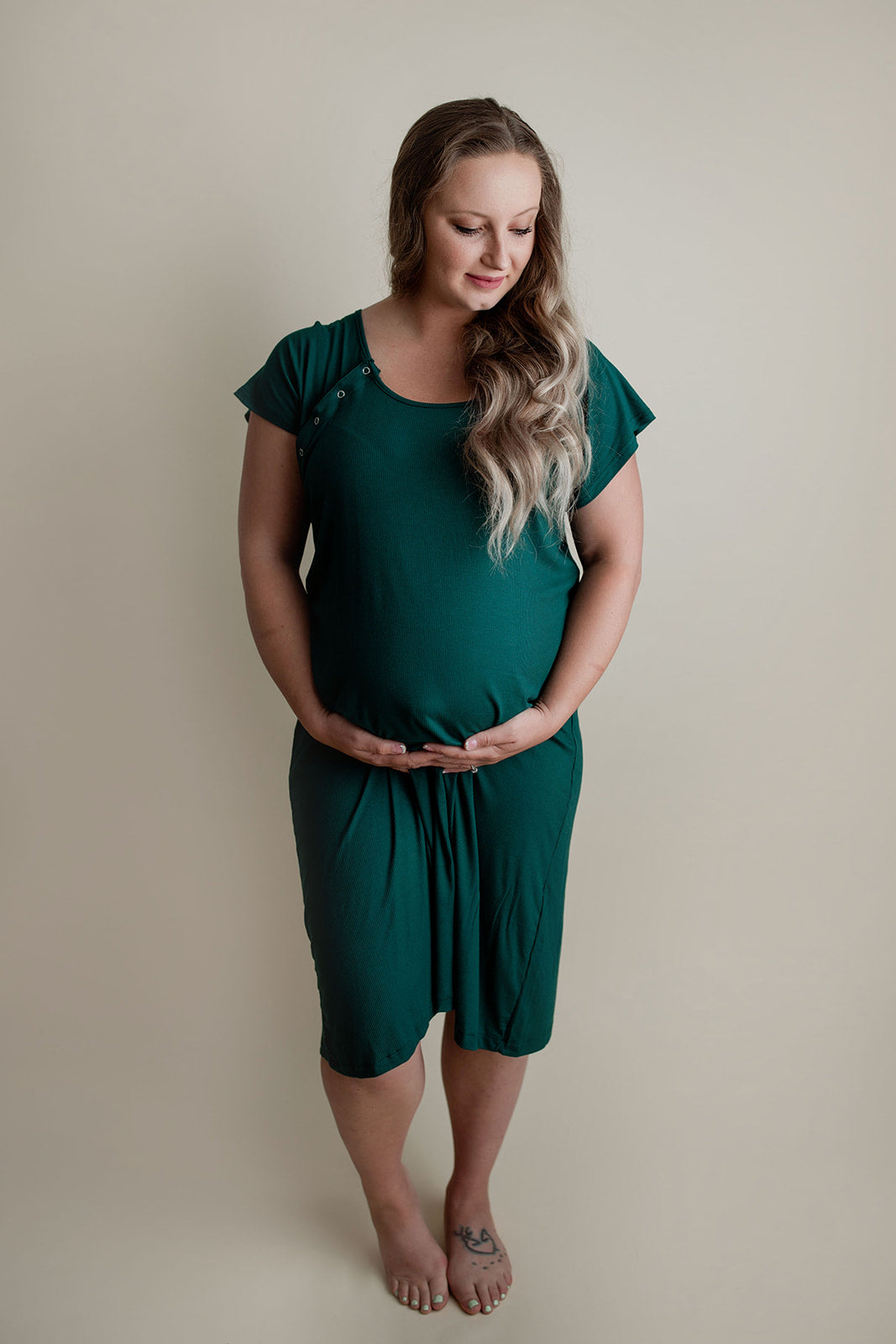 Comfortable hospital gown for expecting mothers, featuring snap closures for examinations and breastfeeding ease.