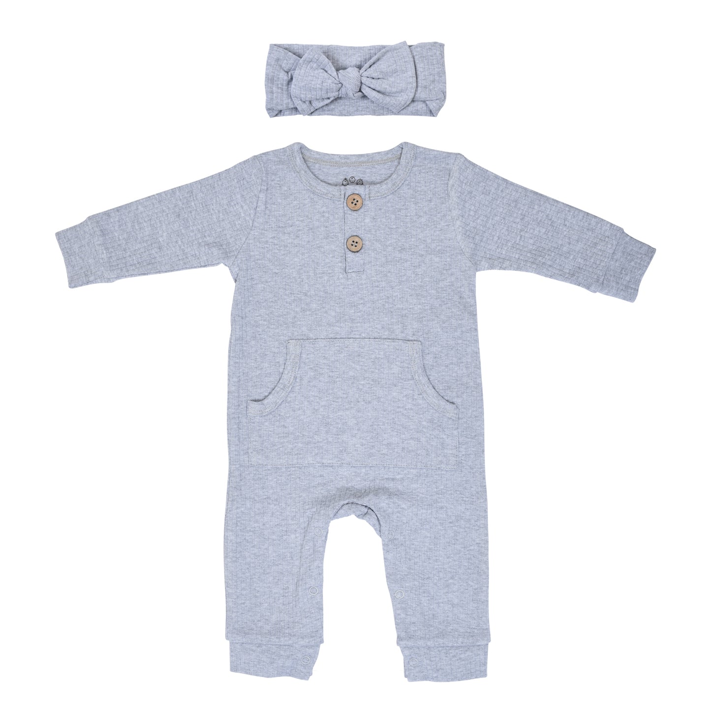 Stylish and functional, our ribbed organic cotton long-sleeve onesie features leg snaps and buttons for easy changes.