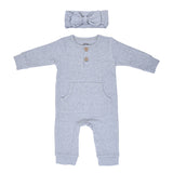 Stylish and functional, our ribbed organic cotton long-sleeve onesie features leg snaps and buttons for easy changes.