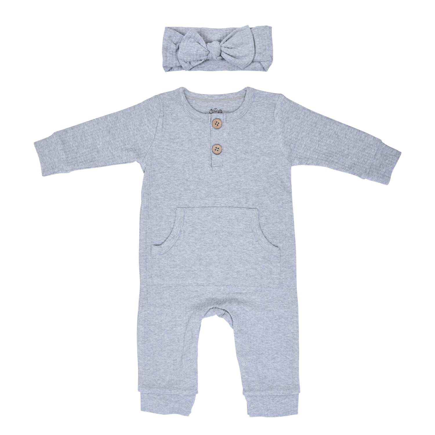 Stylish and functional, our ribbed organic cotton long-sleeve onesie features leg snaps and buttons for easy changes.