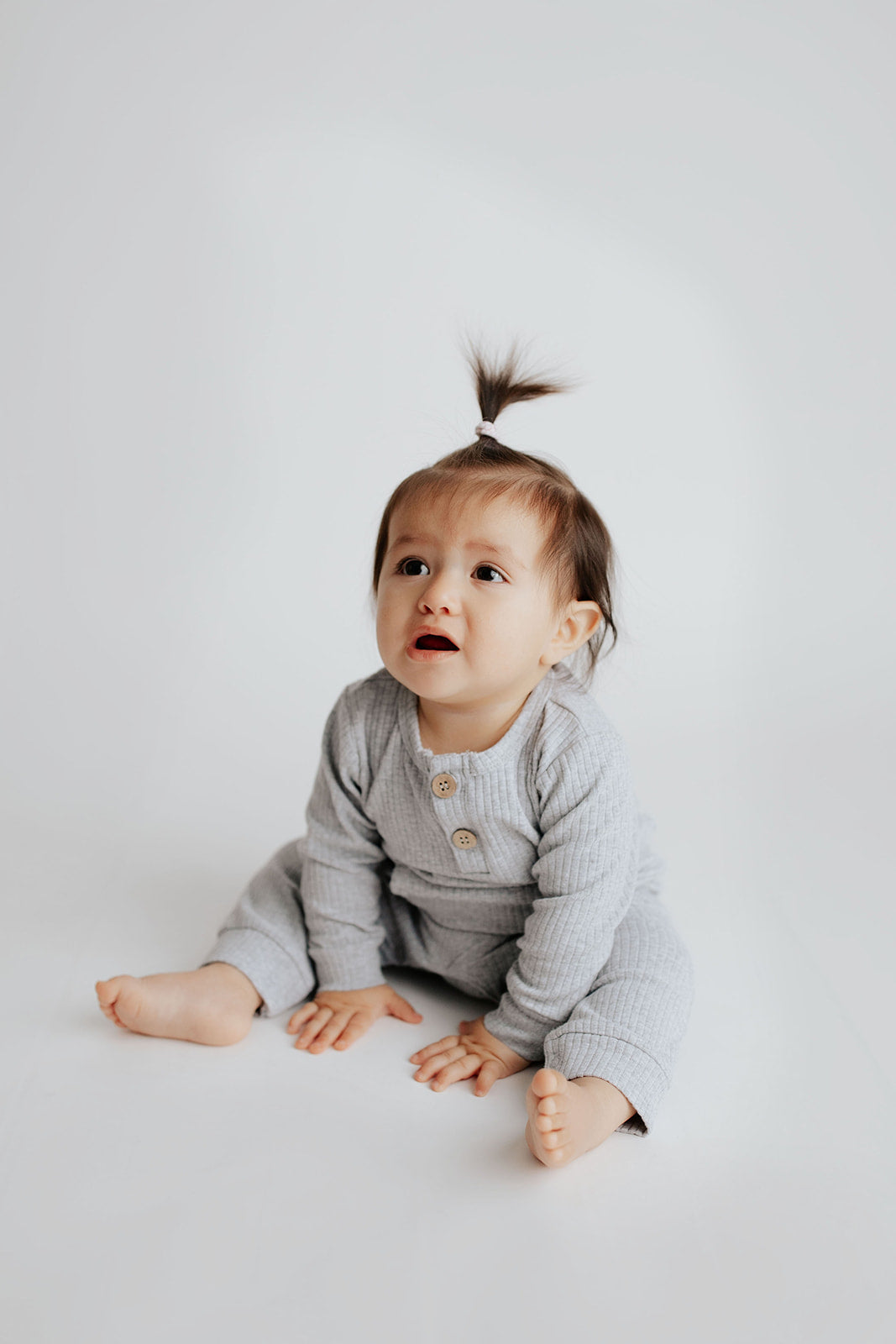 Stylish and functional, our ribbed organic cotton long-sleeve onesie features leg snaps and buttons for easy changes.