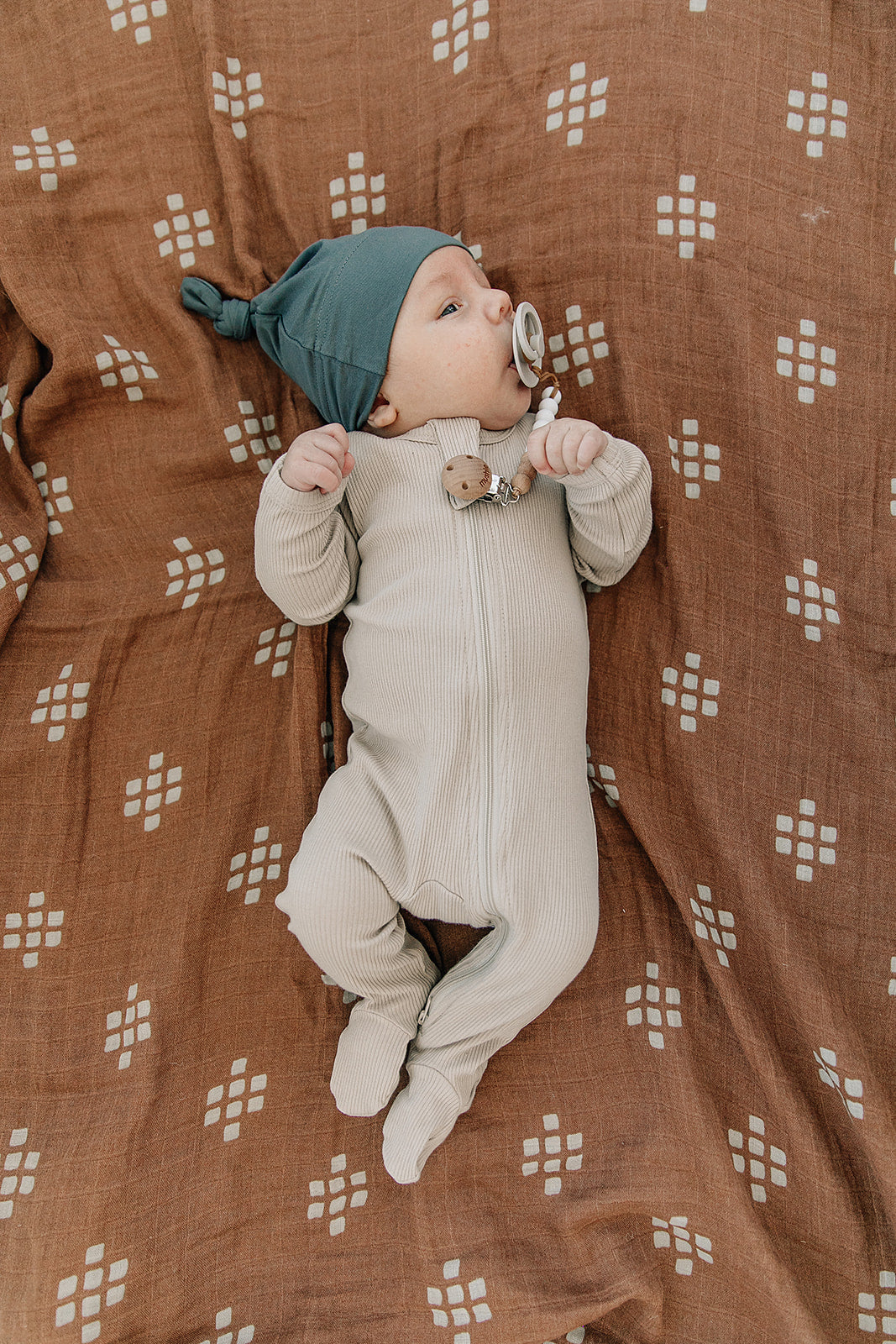 Three Little Tots Oatmeal Organic Cotton Ribbed Zipper, another angle