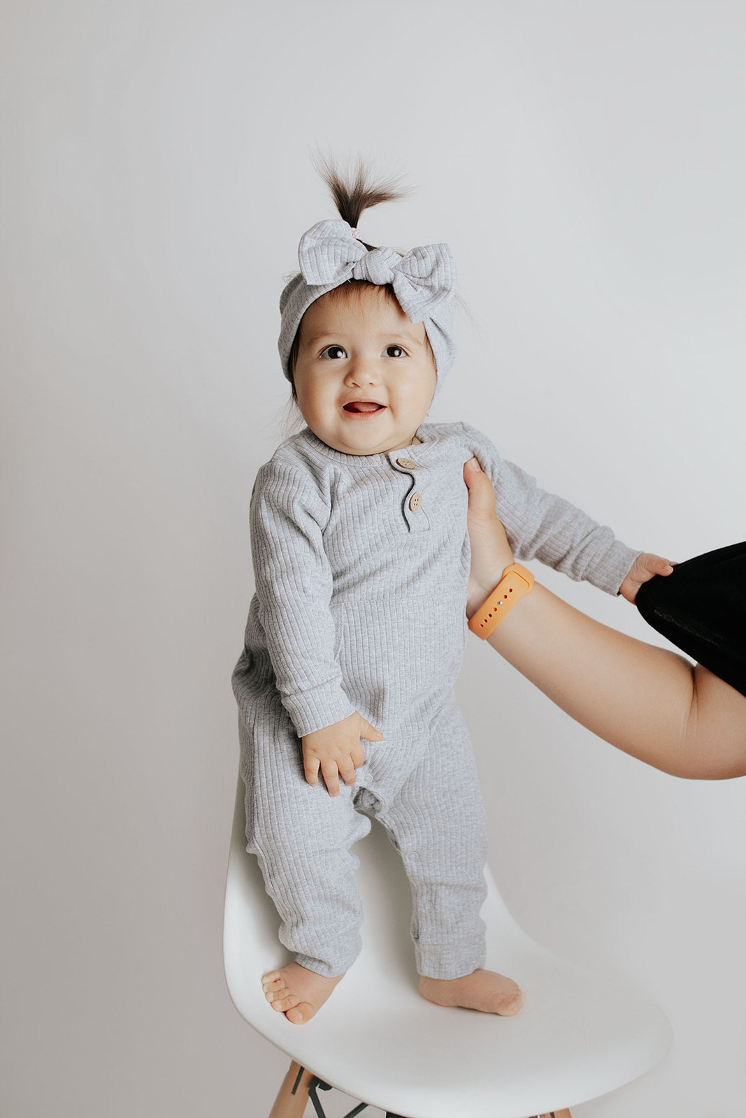 Stylish and functional, our ribbed organic cotton long-sleeve onesie features leg snaps and buttons for easy changes.