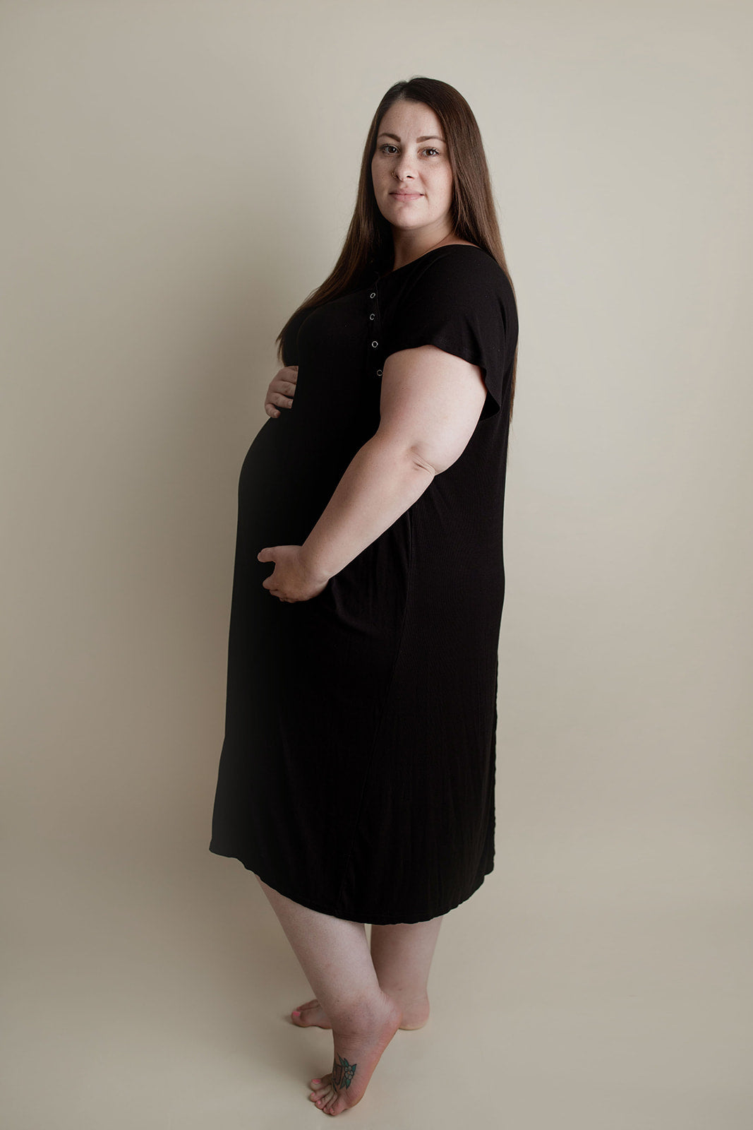 Plus size hospital gown for labor with snaps for easy breastfeeding, skin-to-skin, and IV access.