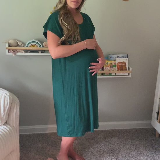 The perfect hospital gown for labor and delivery. Comfortable hospital gown for expecting mothers, featuring snap closures for examinations and breastfeeding ease.