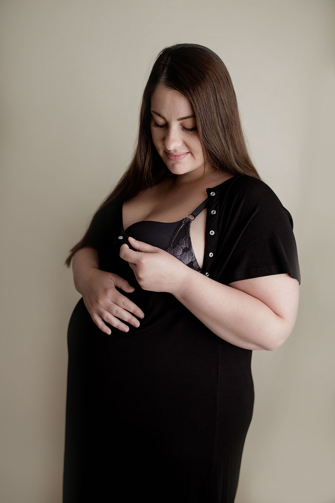 Plus size hospital gown for labor with snaps for easy breastfeeding, skin-to-skin, and IV access.