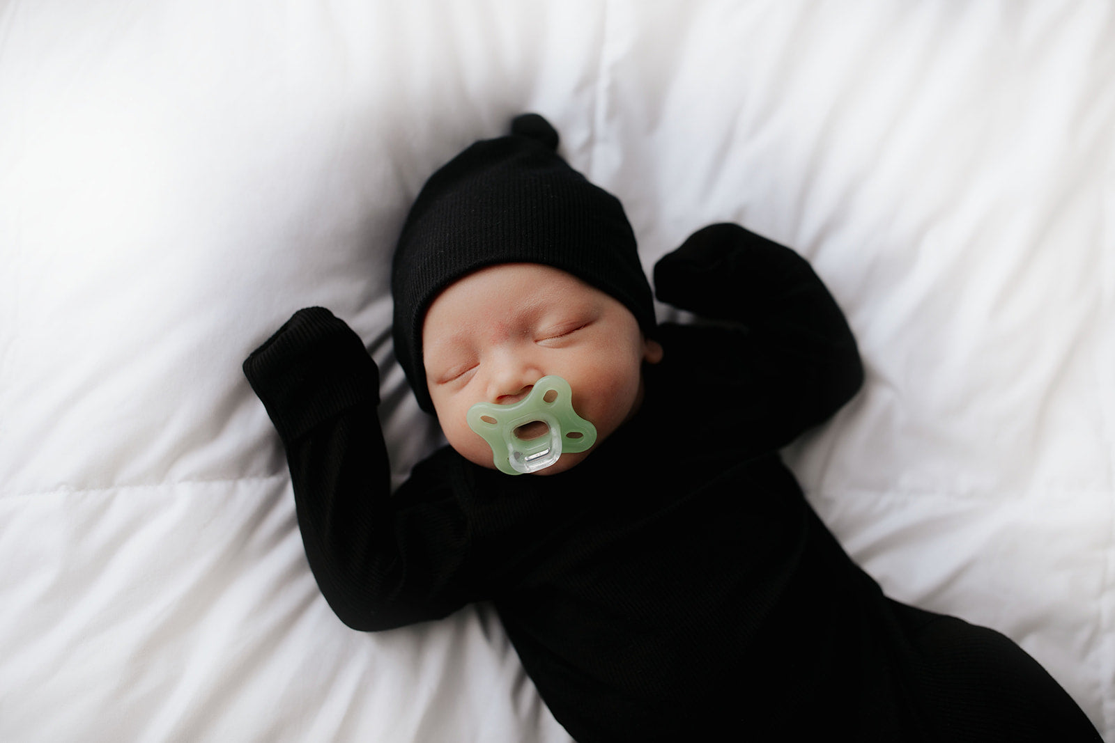 Handpicked fabric blend ensures soft, stretchy baby gowns that simplify night-time changes and dressing.
