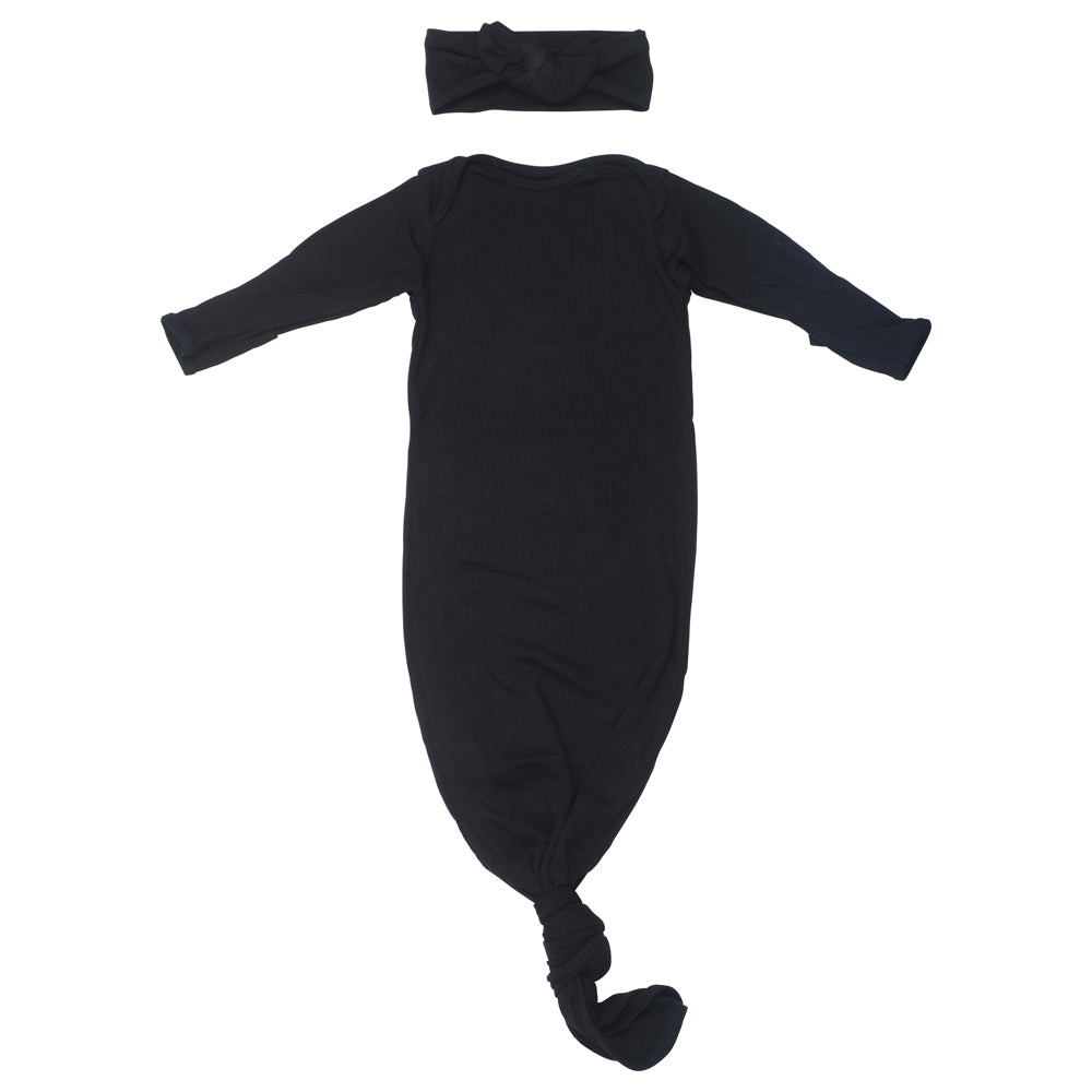Handpicked fabric blend ensures soft, stretchy baby gowns that simplify night-time changes and dressing.