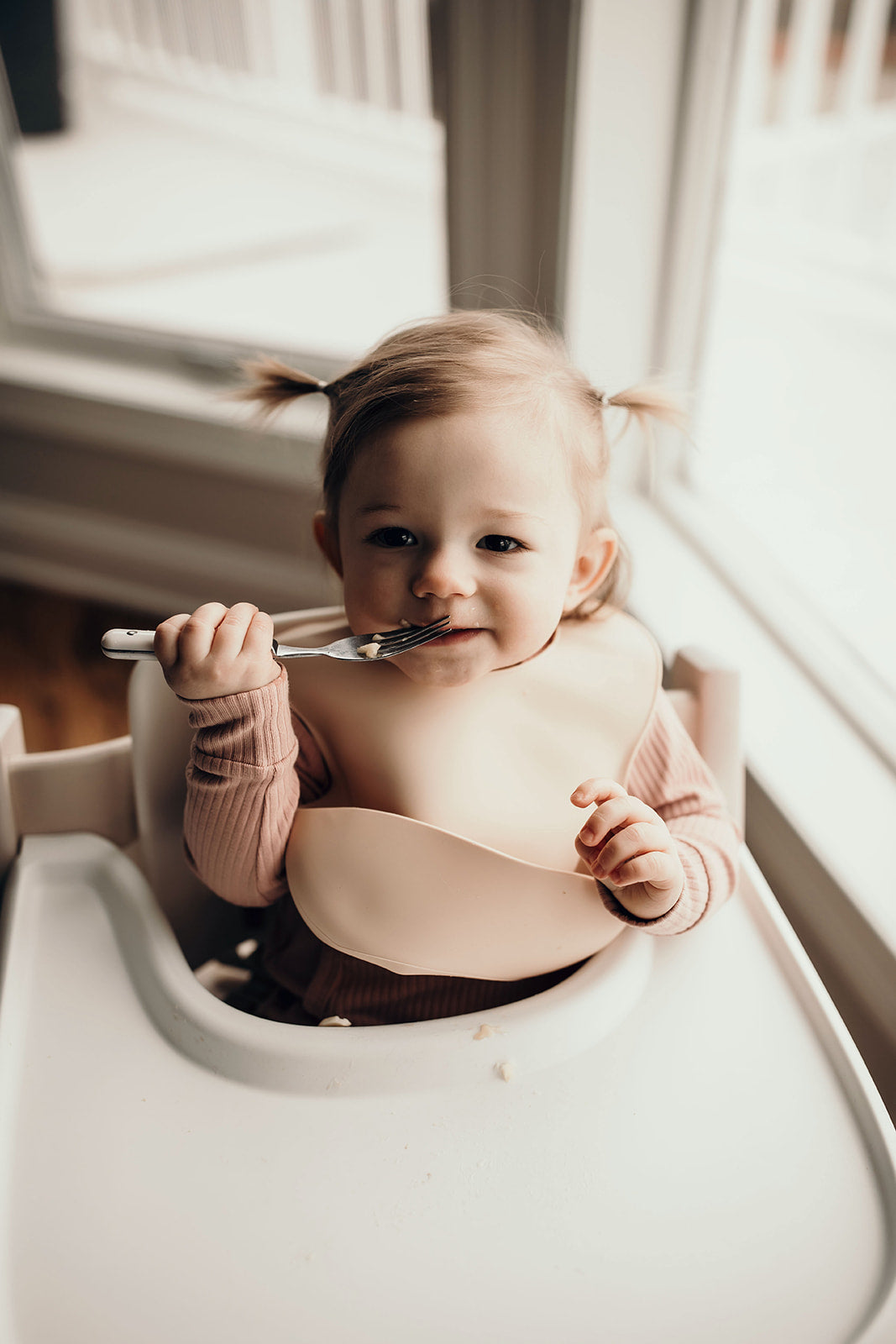 Three Little Tots Sugar Cookie Silicone Bib with Crumb Catcher, extra product detail