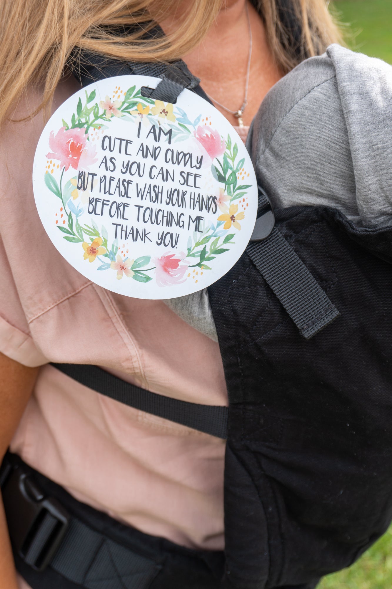 Politely remind others to admire your baby from a distance with these cute and effective no-touch signs. Perfect gift for newborn baby shower or preemie NICU baby