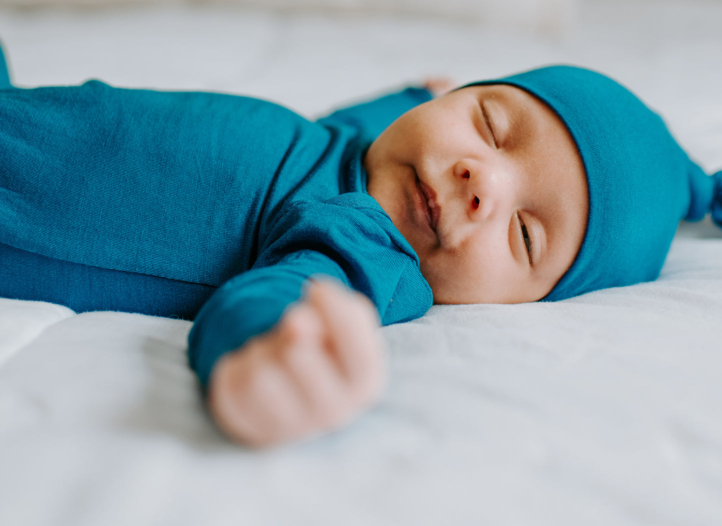 Handpicked fabric blend ensures soft, stretchy baby gowns that simplify night-time changes and dressing.