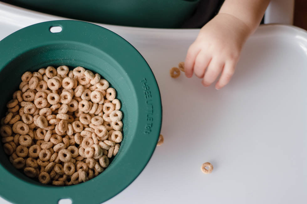 Travel-friendly silicone bowls with double grips, making snack time and cleanup a breeze for moms.