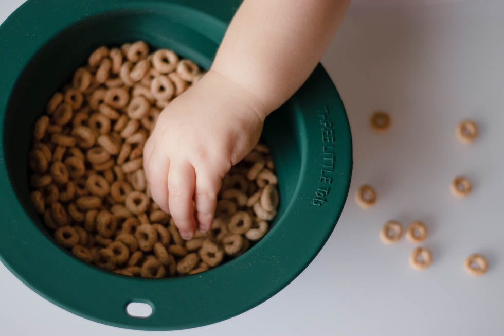 Travel-friendly silicone bowls with double grips, making snack time and cleanup a breeze for moms.