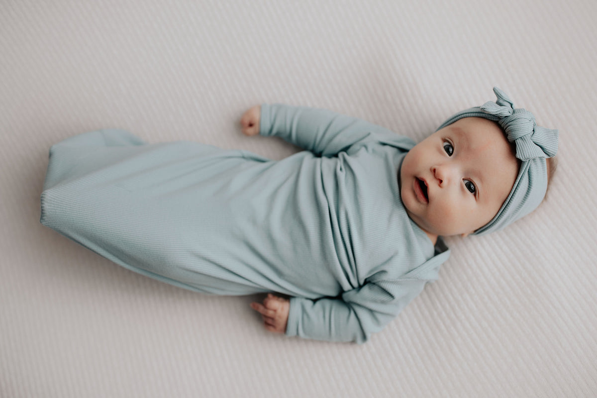 Capture precious moments with a newborn photoshoot featuring adorable knotted gowns for timeless photo ideas.