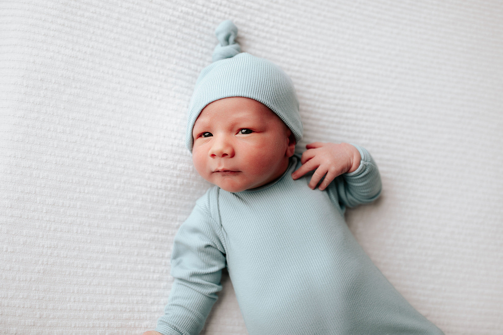Enhance your newborn photoshoot with cute knotted gowns, perfect for creating heartwarming and memorable baby photos.
