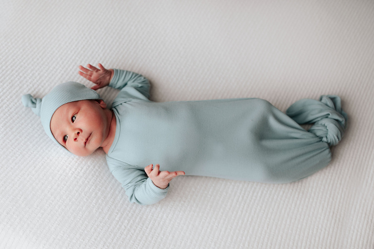 Enhance your newborn photoshoot with cute knotted gowns, perfect for creating heartwarming and memorable baby photos.