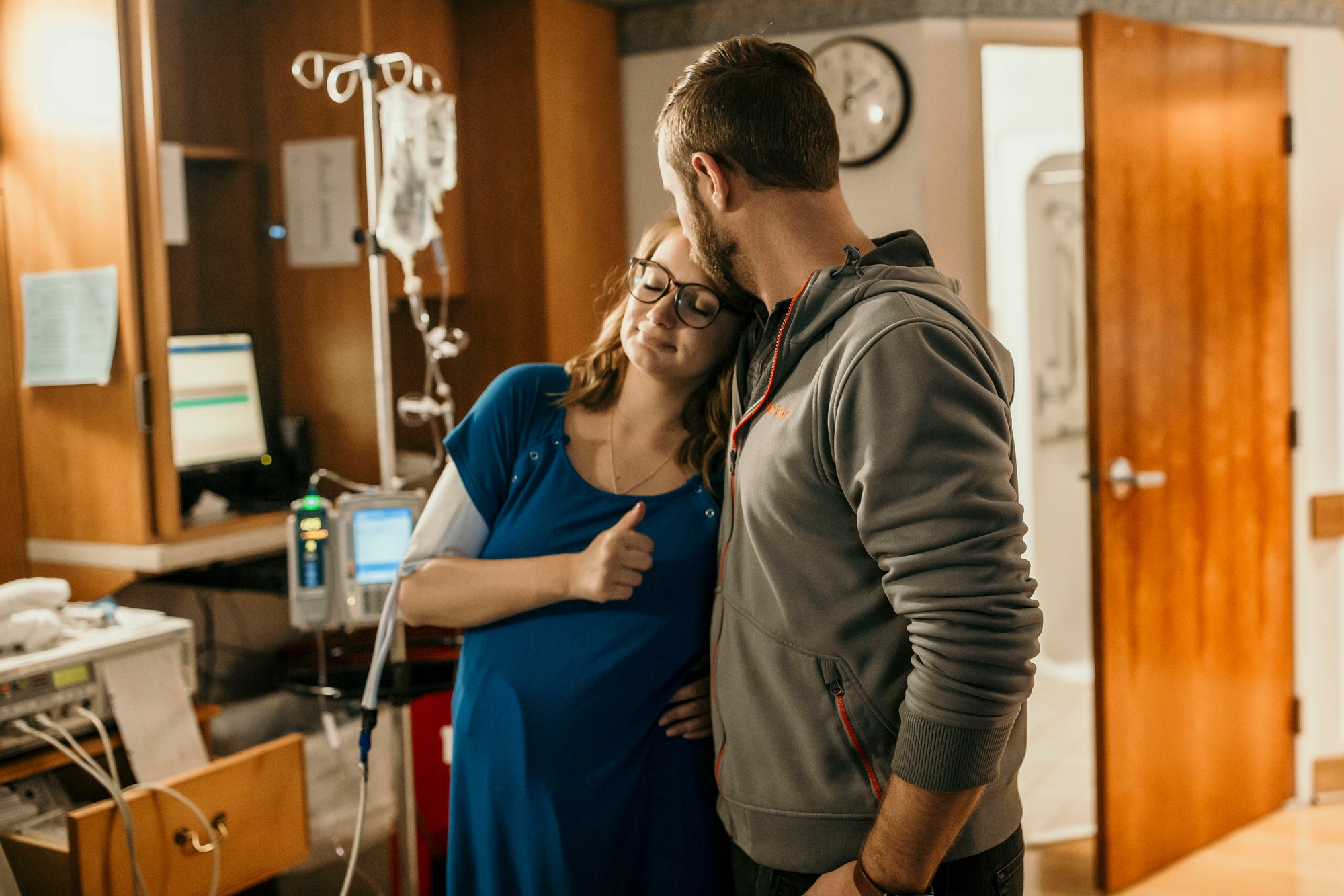 woman in labor hooked up to monitors using the Three Little Tots labor and delivery gowns